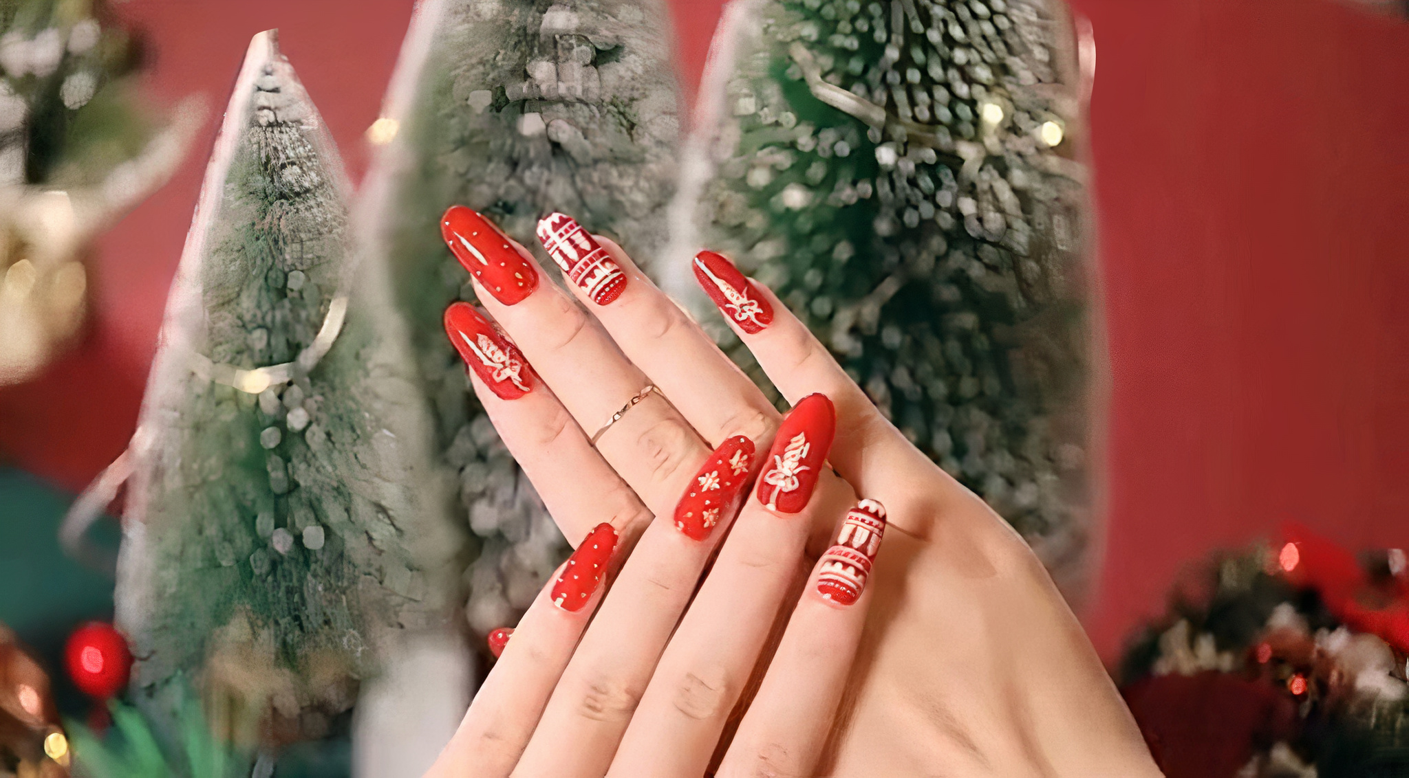 Vibrant Christmas design nails